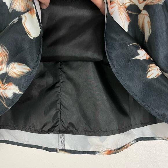 The Moon | NWT Pretty Little Thing Black Chiffon White Floral A-line Mini Skirt - Picture 4 of 8